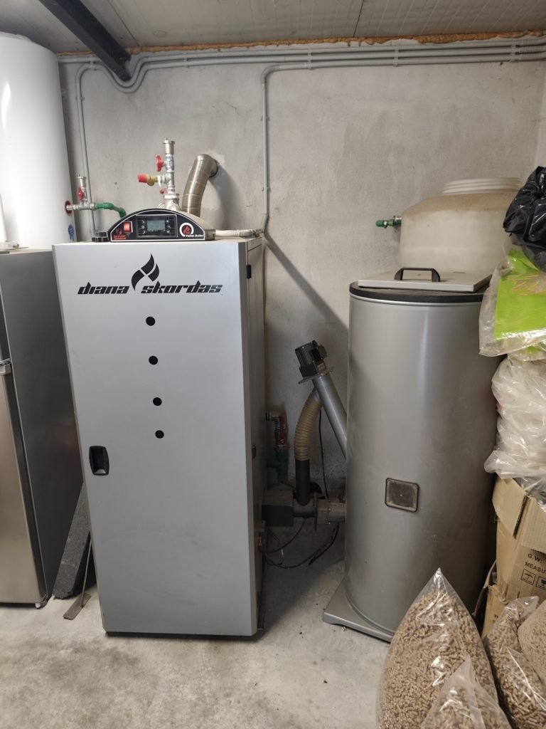 Λέβητας πέλλετ Diana-Skordas 40 kW σε ανακαινισμένη μονοκατοικία