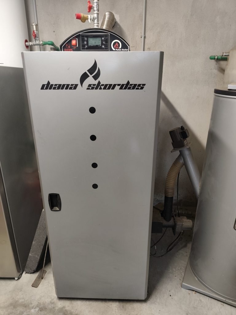 Λέβητας πέλλετ Diana-Skordas 40 kW σε ανακαινισμένη μονοκατοικία